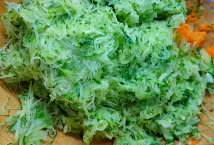 Фото шага рецепта Кабачковые блины 190239 шаг 7  