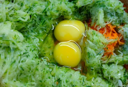 Фото шага рецепта Кабачковые блины 190239 шаг 8  