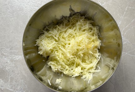 Фото шага рецепта Кабачковые блины 190541 шаг 2  