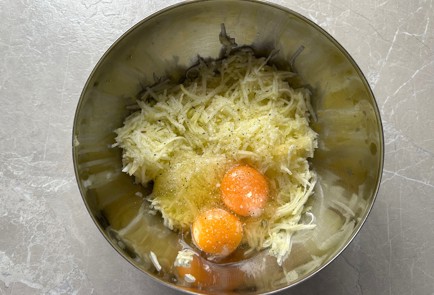 Фото шага рецепта Кабачковые блины 190541 шаг 3  