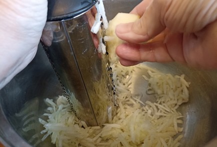 Фото шага рецепта Кабачковые оладьи как у бабушки 191272 шаг 2