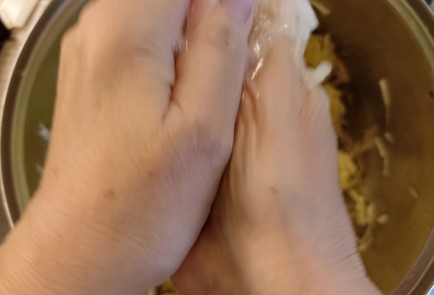 Фото шага рецепта Кабачковые оладьи как у бабушки 191272 шаг 4