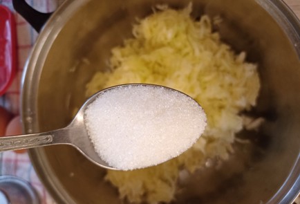 Фото шага рецепта Кабачковые оладьи как у бабушки 191272 шаг 5