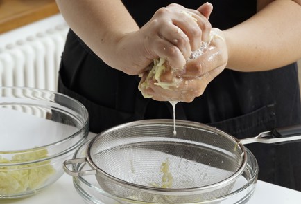 Фото шага рецепта Кабачковые оладьи с творогом и грушей 152676 шаг 2  