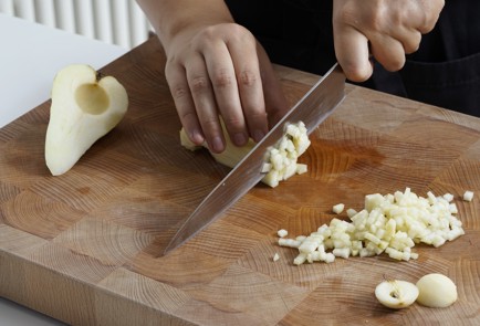 Фото шага рецепта Кабачковые оладьи с творогом и грушей 152676 шаг 4  