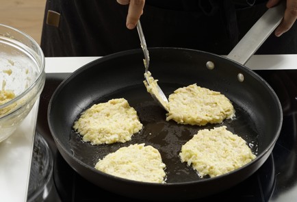 Фото шага рецепта Кабачковые оладьи с яблочным припеком 152673 шаг 10  