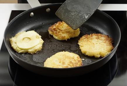 Фото шага рецепта Кабачковые оладьи с яблочным припеком 152673 шаг 12  