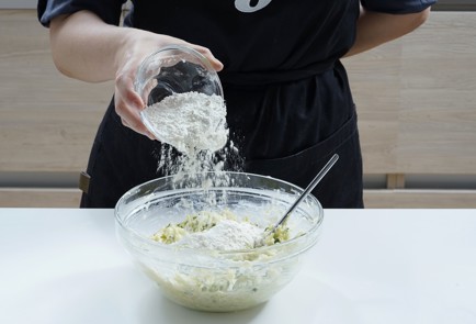 Фото шага рецепта Кабачковые оладьи с зеленым луком и яйцом 152677 шаг 7  