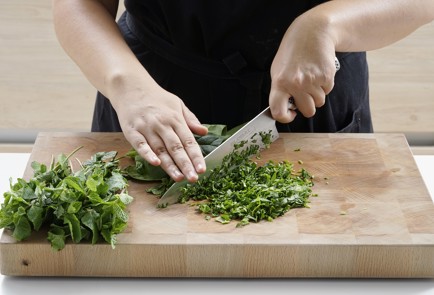 Фото шага рецепта Кабачковые оладьи со шпинатом и фетой 152675 шаг 3  