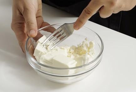 Фото шага рецепта Кабачковые оладьи со шпинатом и фетой 152675 шаг 4  