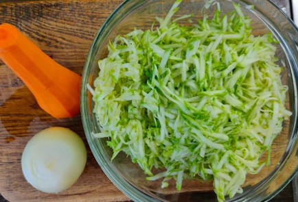 Фото шага рецепта Кабачковые оладьи 174533 шаг 3