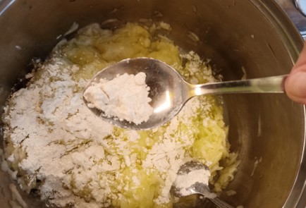 Фото шага рецепта Кабачковые оладьи 190933 шаг 7  