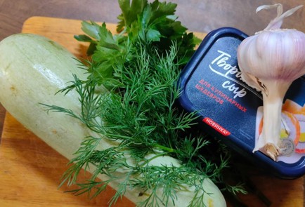 Фото шага рецепта Кабачковый торт с творожным сыром чесноком и зеленью 186541 шаг 1