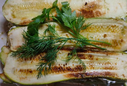 Фото шага рецепта Кабачковый торт с творожным сыром чесноком и зеленью 186541 шаг 14