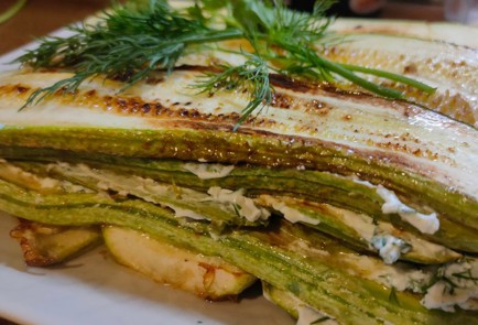 Фото шага рецепта Кабачковый торт с творожным сыром чесноком и зеленью 186541 шаг 15