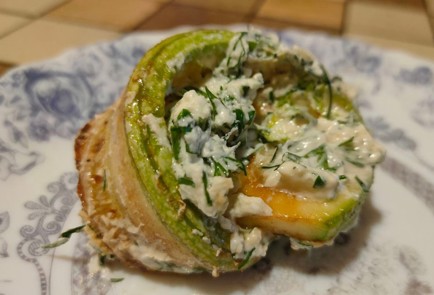 Фото шага рецепта Кабачковый торт с творожным сыром чесноком и зеленью 186541 шаг 16