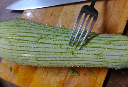 Фото шага рецепта Кабачковый торт с творожным сыром чесноком и зеленью 186541 шаг 2