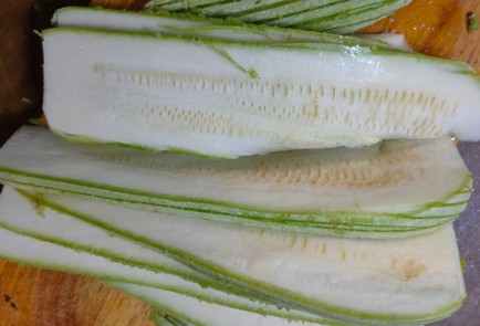 Фото шага рецепта Кабачковый торт с творожным сыром чесноком и зеленью 186541 шаг 3