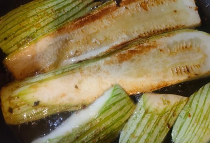 Фото шага рецепта Кабачковый торт с творожным сыром чесноком и зеленью 186541 шаг 4