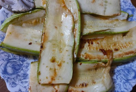 Фото шага рецепта Кабачковый торт с творожным сыром чесноком и зеленью 186541 шаг 5