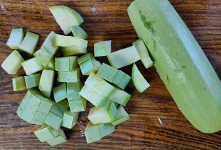 Фото шага рецепта Кабачок с зеленью и молодым чесноком 176358 шаг 2  