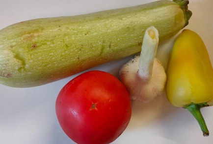 Фото шага рецепта Кабачок запеченный с овощами хамоном и сыром 187073 шаг 1  