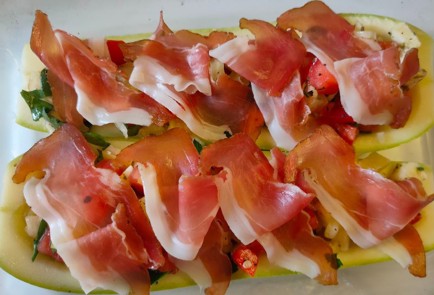 Фото шага рецепта Кабачок запеченный с овощами хамоном и сыром 187073 шаг 18  