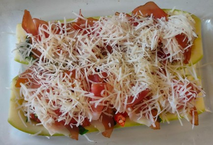 Фото шага рецепта Кабачок запеченный с овощами хамоном и сыром 187073 шаг 19  