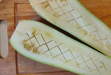 Фото шага рецепта Кабачок запеченный с овощами хамоном и сыром 187073 шаг 2  