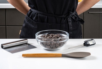 Фото шага рецепта Как темперировать шоколад 191423 шаг 1