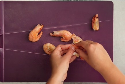 Фото шага рецепта Калифорнийский салат из киноа с креветками и крабом 51697 шаг 3  