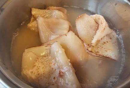 Фото шага рецепта Кальмаровый салат с медовогорчичной заправкой 175339 шаг 2  