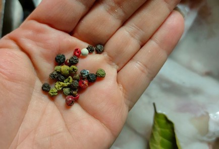 Фото шага рецепта Кальмары фаршированные рисом с яйцом 190229 шаг 6  