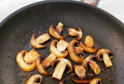 Фото шага рецепта Фаршированные кальмары творожным сыром и грибами 152834 шаг 3  