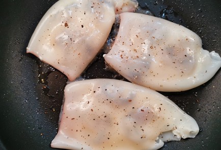 Фото шага рецепта Фаршированные кальмары творожным сыром и грибами 152834 шаг 8  