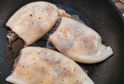 Фото шага рецепта Фаршированные кальмары творожным сыром и грибами 152834 шаг 9  