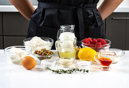 Фото шага рецепта Канапе из вафли с малиной и фисташкой 191022 шаг 1  