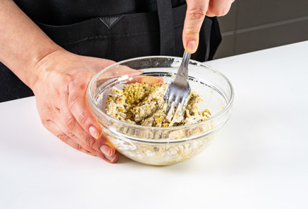 Фото шага рецепта Канапе из вафли с малиной и фисташкой 191022 шаг 10  