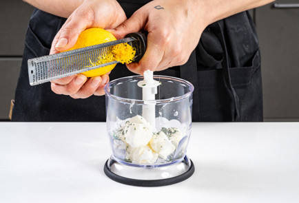 Фото шага рецепта Канапе из вафли с малиной и фисташкой 191022 шаг 11  