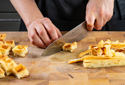 Фото шага рецепта Канапе из вафли с малиной и фисташкой 191022 шаг 13  