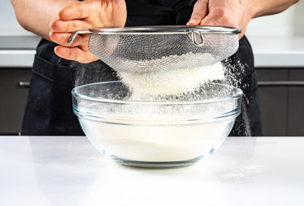 Фото шага рецепта Канапе из вафли с малиной и фисташкой 191022 шаг 5  