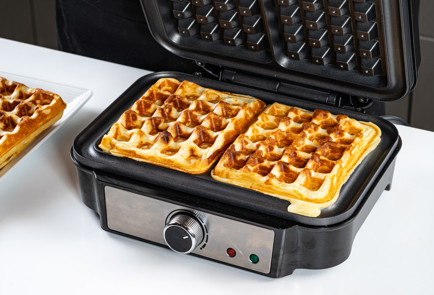 Фото шага рецепта Канапе из вафли с малиной и фисташкой 191022 шаг 8  