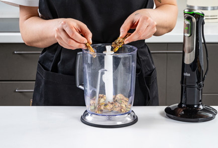 Фото шага рецепта Канапе из вафли с малиной и фисташкой 191022 шаг 9  