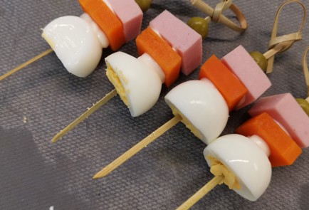 Фото шага рецепта Канапе Оливье 175411 шаг 10  