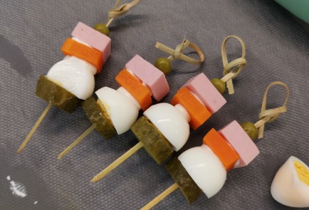 Фото шага рецепта Канапе Оливье 175411 шаг 11  