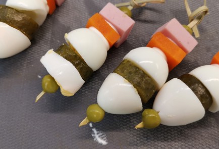 Фото шага рецепта Канапе Оливье 175411 шаг 12  