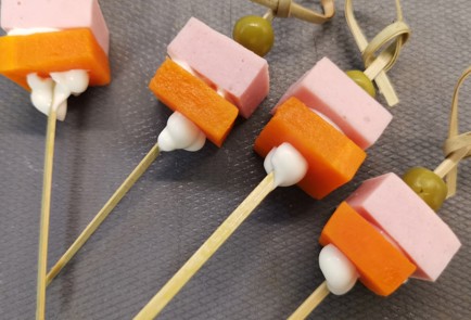 Фото шага рецепта Канапе Оливье 175411 шаг 7  