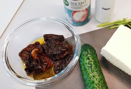 Фото шага рецепта Канапе с адыгейским сыром 175384 шаг 1  