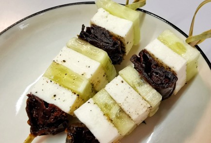 Фото шага рецепта Канапе с адыгейским сыром 175384 шаг 11  