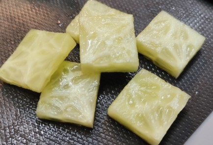 Фото шага рецепта Канапе с адыгейским сыром 175384 шаг 4  